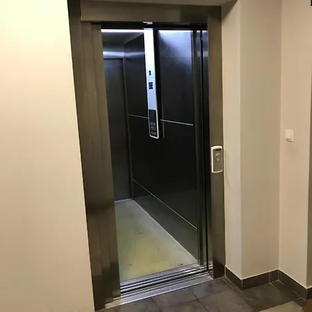 Alihouse * Μπίντγκοστς